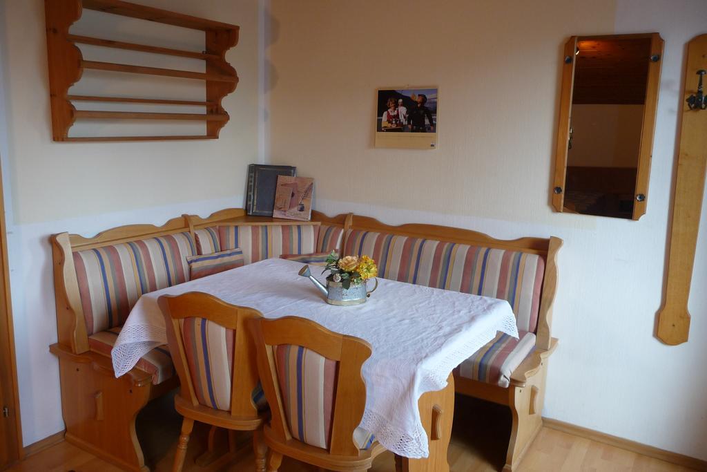 Haus Gebhard Apartment Reutte Phòng bức ảnh